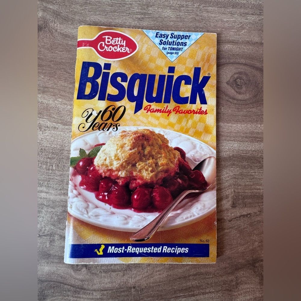 BETTY CROCKER SOFTCOVER COOKBOOK NOVEMBER 1991 #62 BISQUICK 60 YEARS FAVORITES